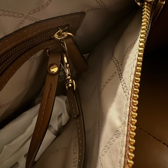 Michael Kors, large purse, brown.brand new - Picture 8 of 10